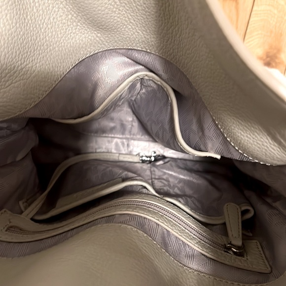 Michael kors purse - Picture 5 of 5